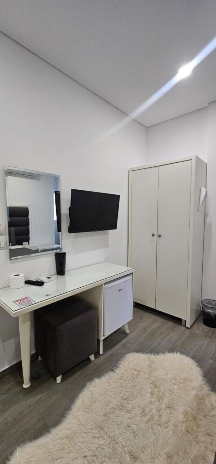 Hotel Edina Apartments By Hp Saranda Zewnętrze zdjęcie