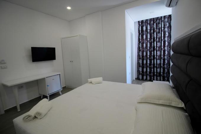 Hotel Edina Apartments By Hp Saranda Zewnętrze zdjęcie