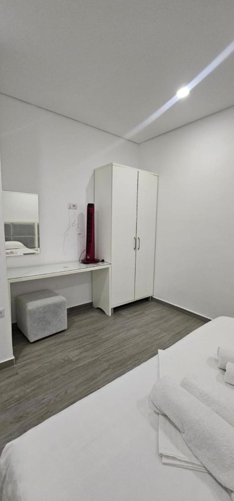 Hotel Edina Apartments By Hp Saranda Zewnętrze zdjęcie